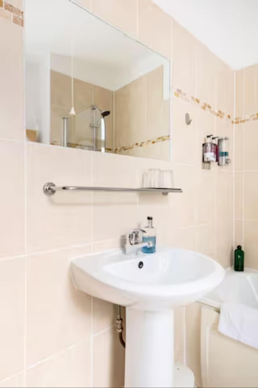Room With Private Bath In Pontcanna Κάρντιφ Εξωτερικό φωτογραφία